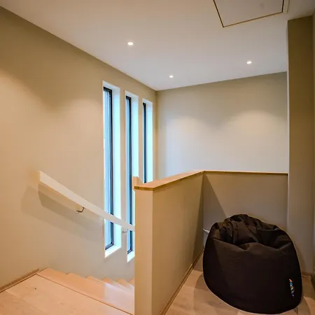 Modern And In Quiet Street Apartment *