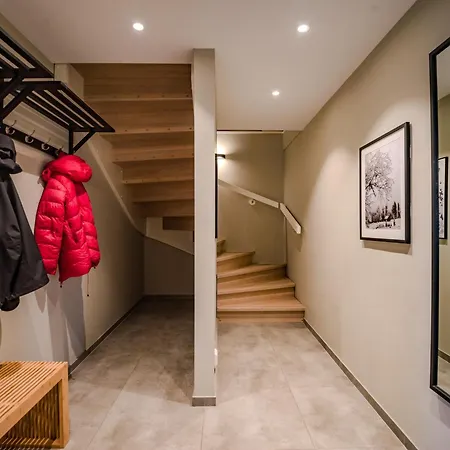 Modern And In Quiet Street Apartment