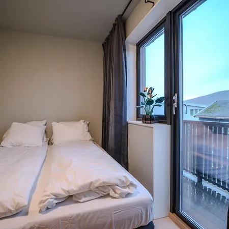 Modern And In Quiet Street Apartment Tromso