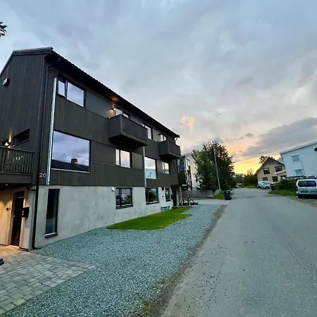 Modern And In Quiet Street شقة ترومسو