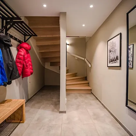 Modern And In Quiet Street Apartment Tromso
